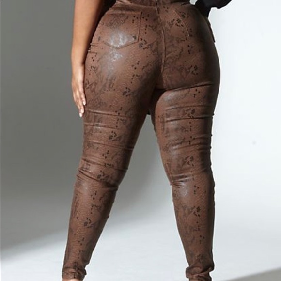 HIGH RISE TEXTURED ANIMAL PRINT SKINNY JEANS - Picture 3 of 5